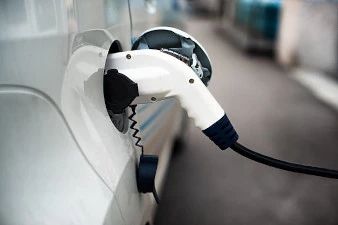 carregar veiculo elétrico em casa